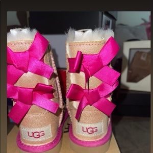 Girls Bailey uggs with bow